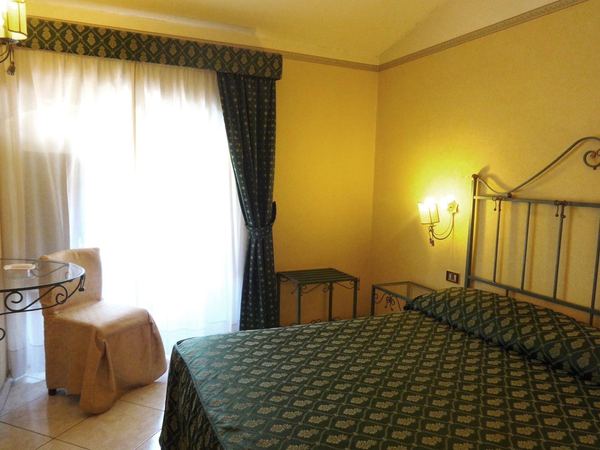 Europa Hotel 2*
